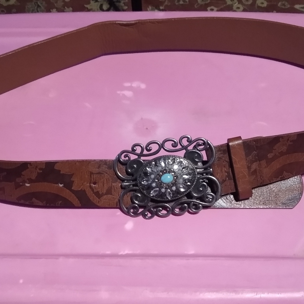 Women's belt with rhinestone buckle